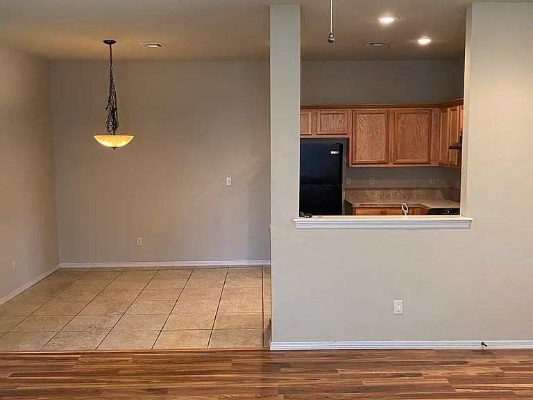 2857 N Seneca Ave — Photo 12