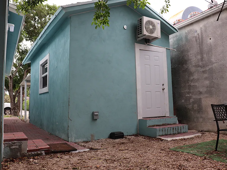 214 SW 2nd Ter #2 — Photo 8