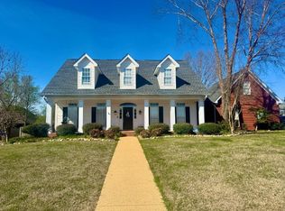4700 Meadow Ridge Dr, Tupelo, MS 38801