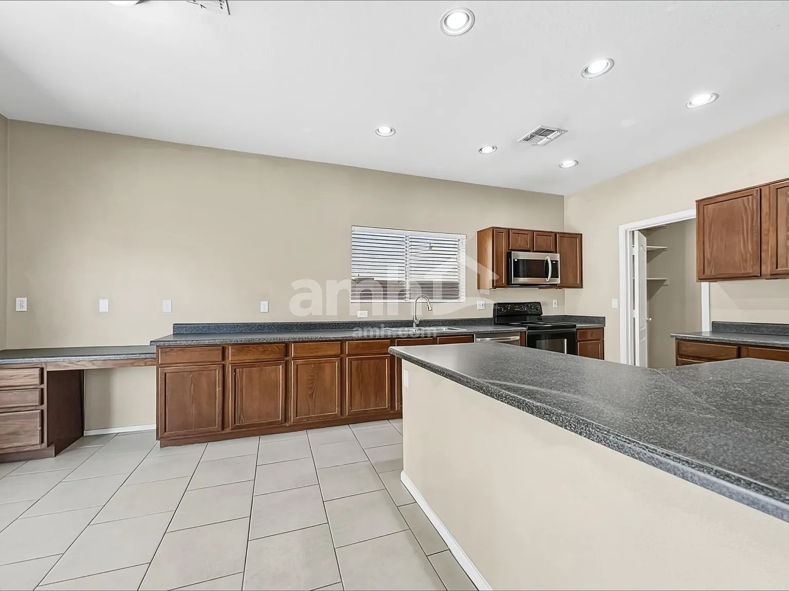 5 bed, 3.0 bath, 3360 sqft, $3,295 — Photo 4
