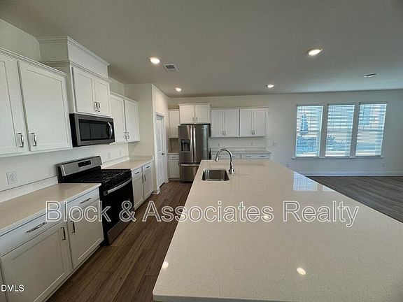 2nd image of 37 Bluebell St