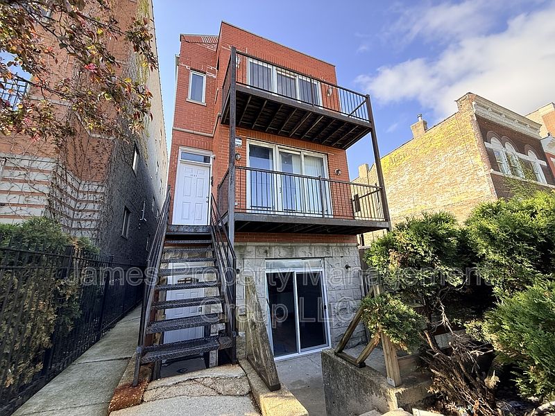 1st image of 2731 W Congress Pkwy #3