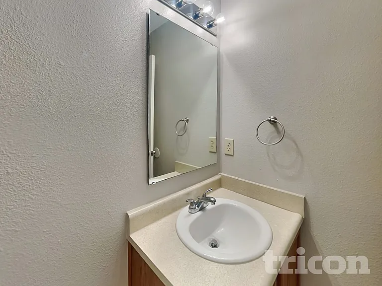 2168 Olympia Dr — Photo 13
