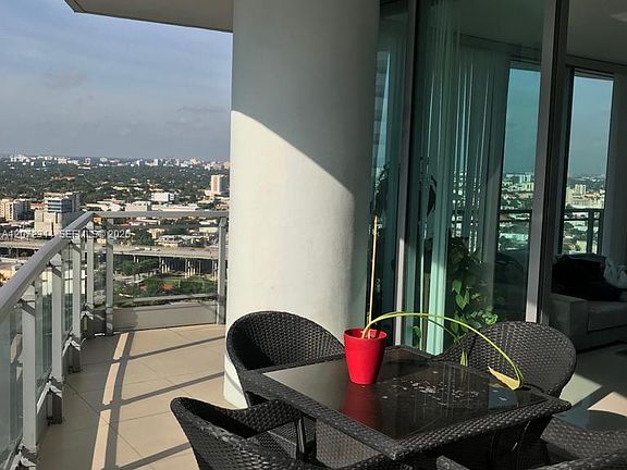 4th image of 90 SW 3rd St APT 2911