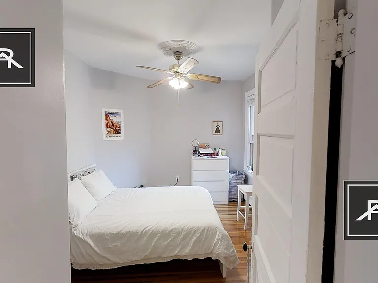 202 Harvard St #2 — Photo 5