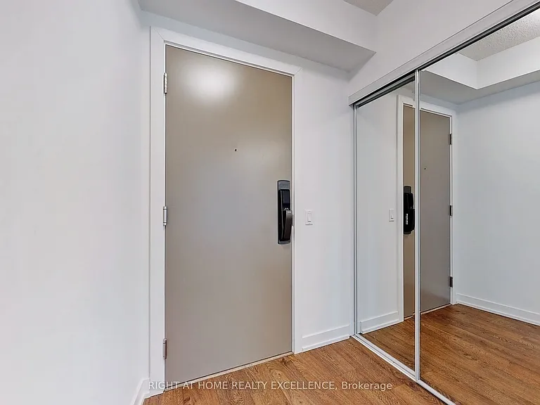 10 York St #2203 — Photo 30