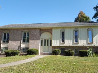 252 McCarrell Rd, Hickory, PA 15340