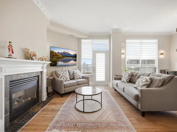 35 Kingsbridge Garden Cir, Mississauga, ON