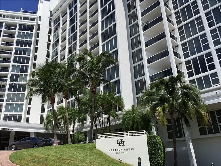10275 Collins Ave #533 — Photo 11