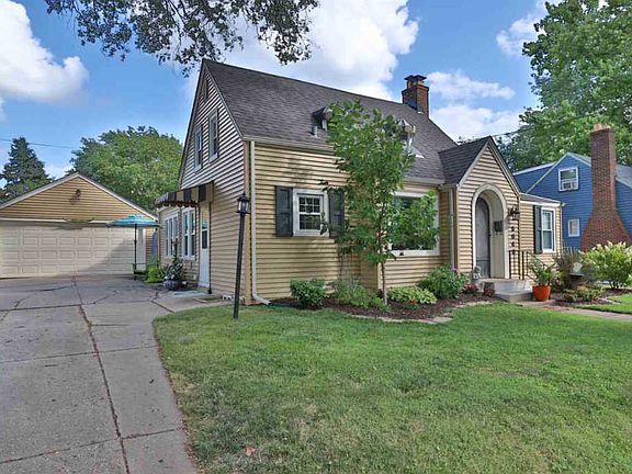 2nd image of 5048 N Belmont Pl