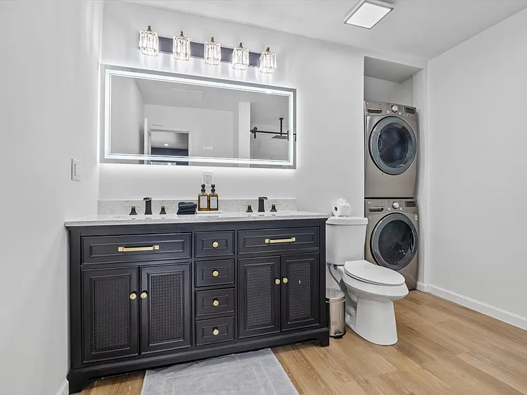 1089 Garibaldi St SW — Photo 11