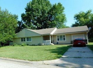 513 Whisper Ln, Belton, MO 64012