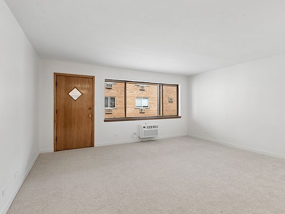 4th image of 938 Ontario St APT 10