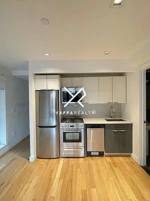 39 East 21st Street — Photo 1
