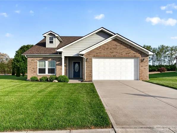 567 Golden Maple Ave, Brookville, OH 45309