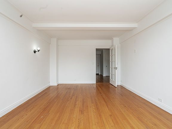 5th image of 301 E 21st St #8L