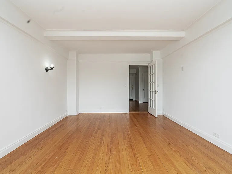 301 E 21st St #8L — Photo 5