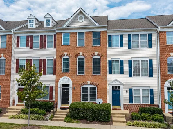 42810 Sykes Ter, Chantilly, VA 20152