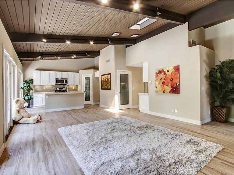 10446 Alta Loma Dr — Photo 1