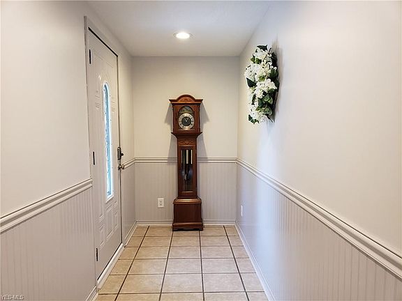 5th image of 884 Colony Dr