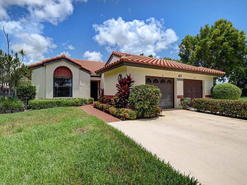 Home For Sale In Palm Chase Lakes