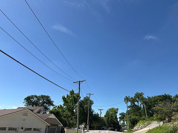 4th image of 10 A St
