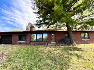 515 Valley View Dr, Millstadt, IL 62260