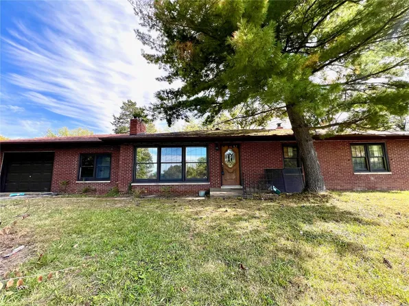 515 Valley View Dr, Millstadt, IL 62260