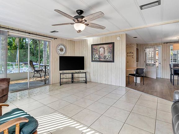 5th image of 140 Pine Tree Dr