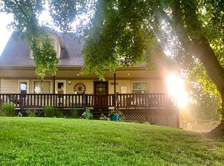 960 East St, Tonganoxie, KS 66086