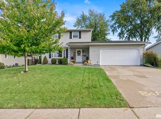 2532 New Lexington Dr, Bettendorf, IA 52722