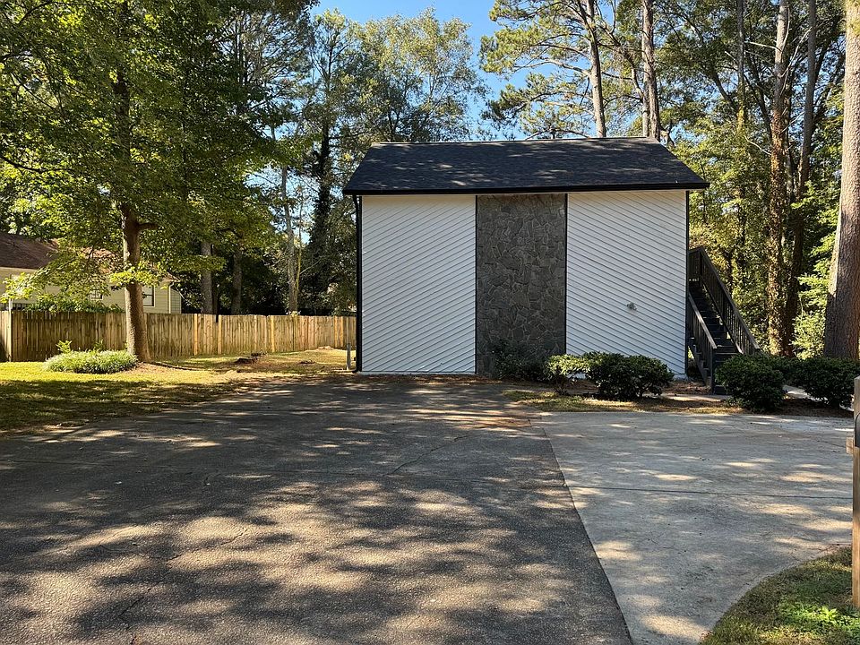2nd image of 4029 Hawthorne Cir SE APT 2