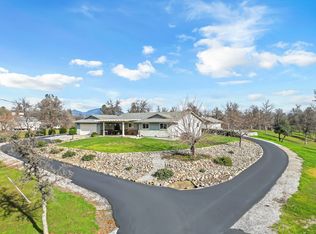 12249 Manzanoaks Dr, Redding, CA 96003