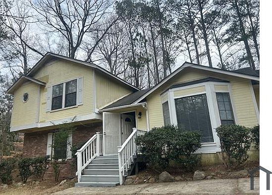 2nd image of 703 Tarragon Way SW