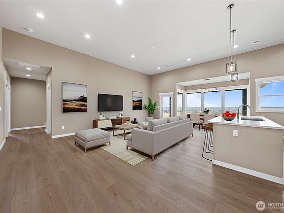 2nd image of 532 Jadehurst Drive