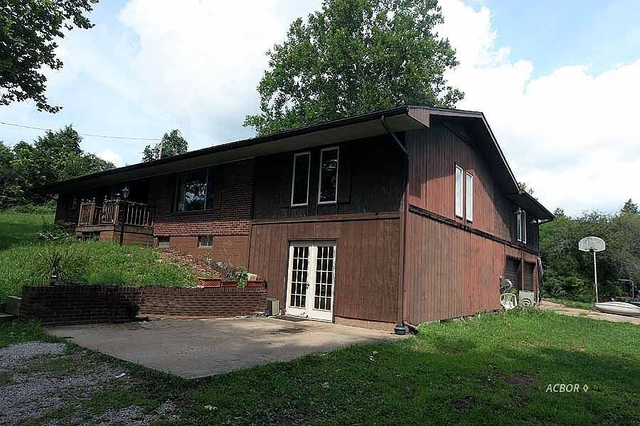 1st image of 203 Briarwood Dr