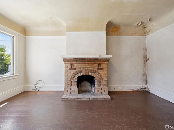 4th image of 210 Dublin St