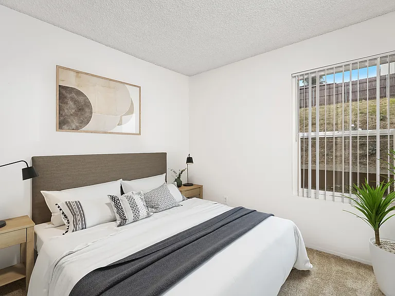 Woodland Hills Apartments — Photo 6