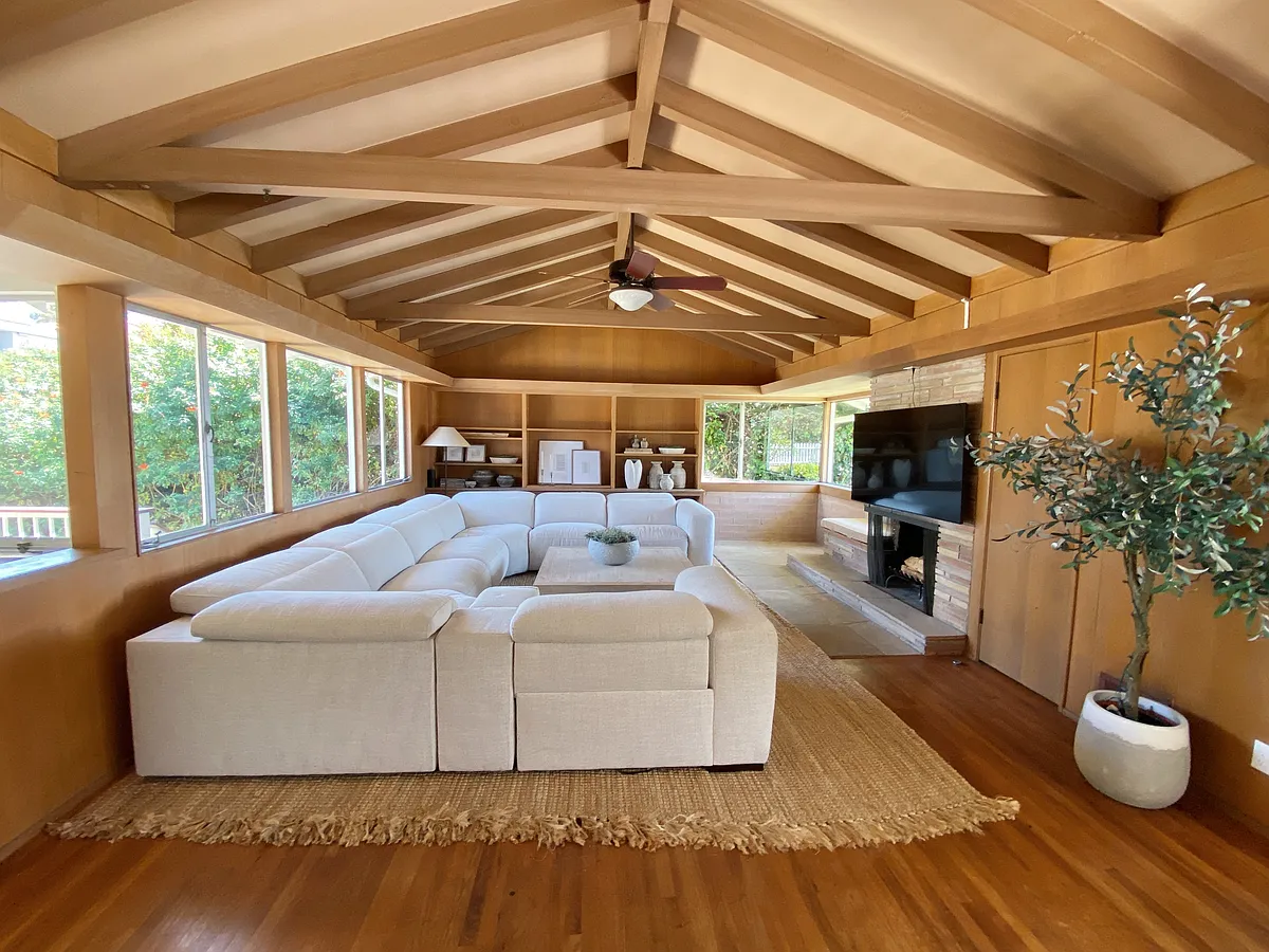 Light-filled living space with ocean views. - 60 S La Senda Dr