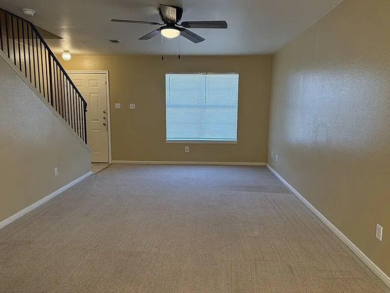 711 S Amy Ln — Photo 2