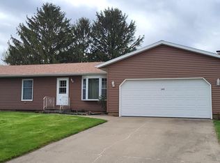 225 W Park View Dr, Walcott, IA 52773