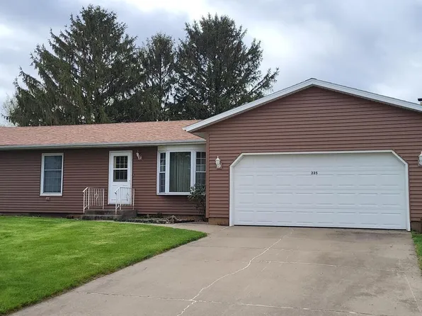 225 W Park View Dr, Walcott, IA 52773