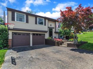 2766 Ravenwood Dr, Bridgeville, PA 15017