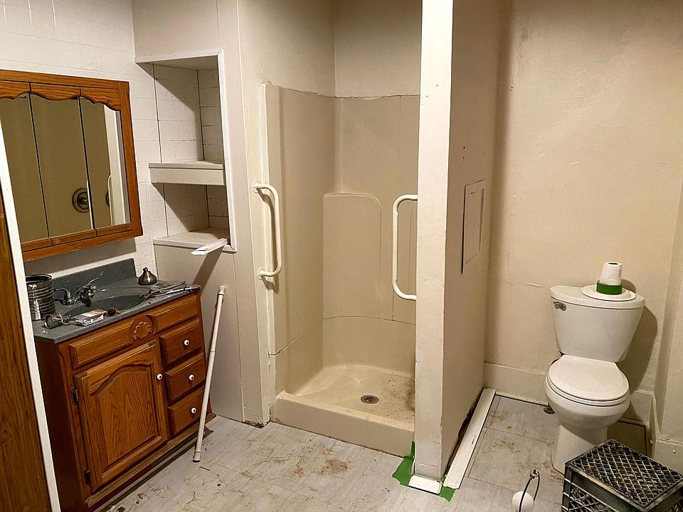 1st image of 565 Kendall Ave APT 2
