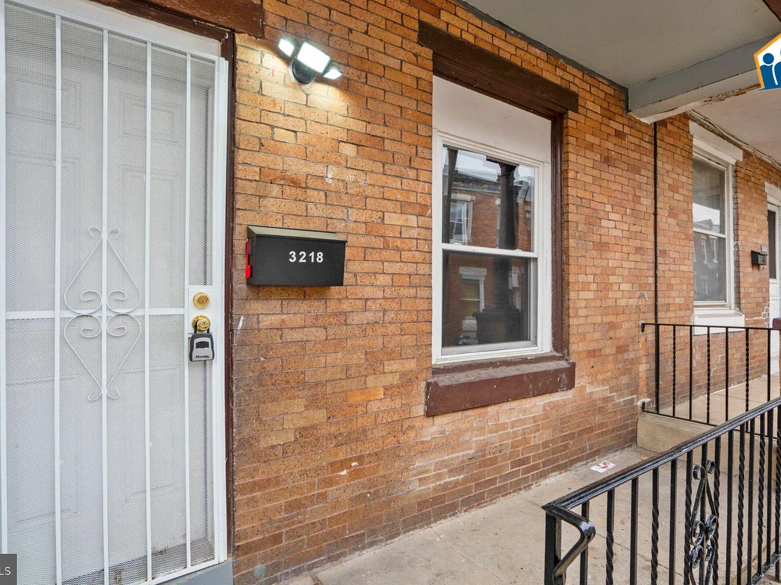 4 bed, 1.0 bath, 1036 sqft, $1,550 — Photo 2