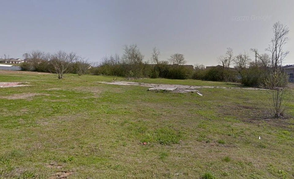 2nd image of 401 Meehan Ave #0
