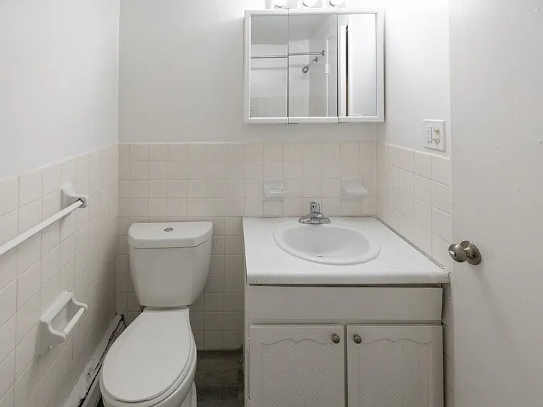 Dorchester Village Apartments — Photo 8
