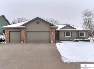 5915 S 170th St, Omaha, NE 68135