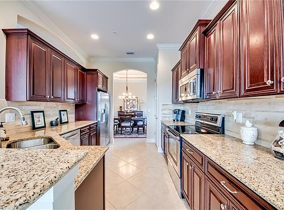 2nd image of 10350 Glastonbury Cir Unit 201