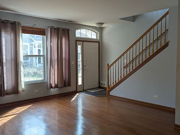 4th image of 216 Springbrook Trl S